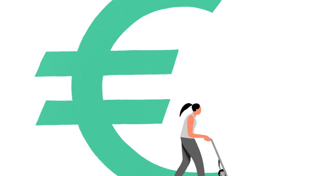 Illustratie van een vrouw die een groot, groen euroteken met een grasmaaier vormgeeft. 