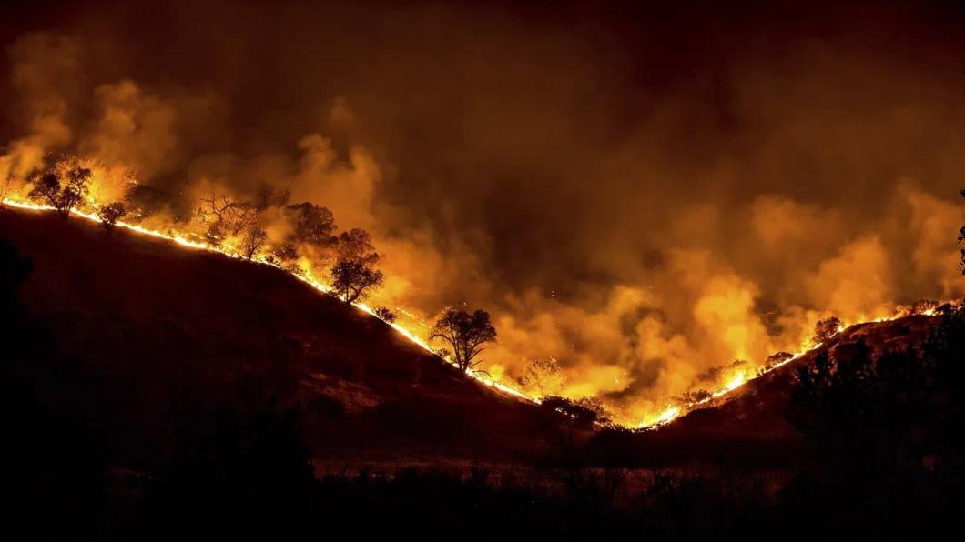 The Woolsey Fire, California. Original public domain image from Flickr