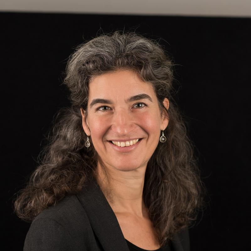 Portretfoto Daniëlle Hirsch