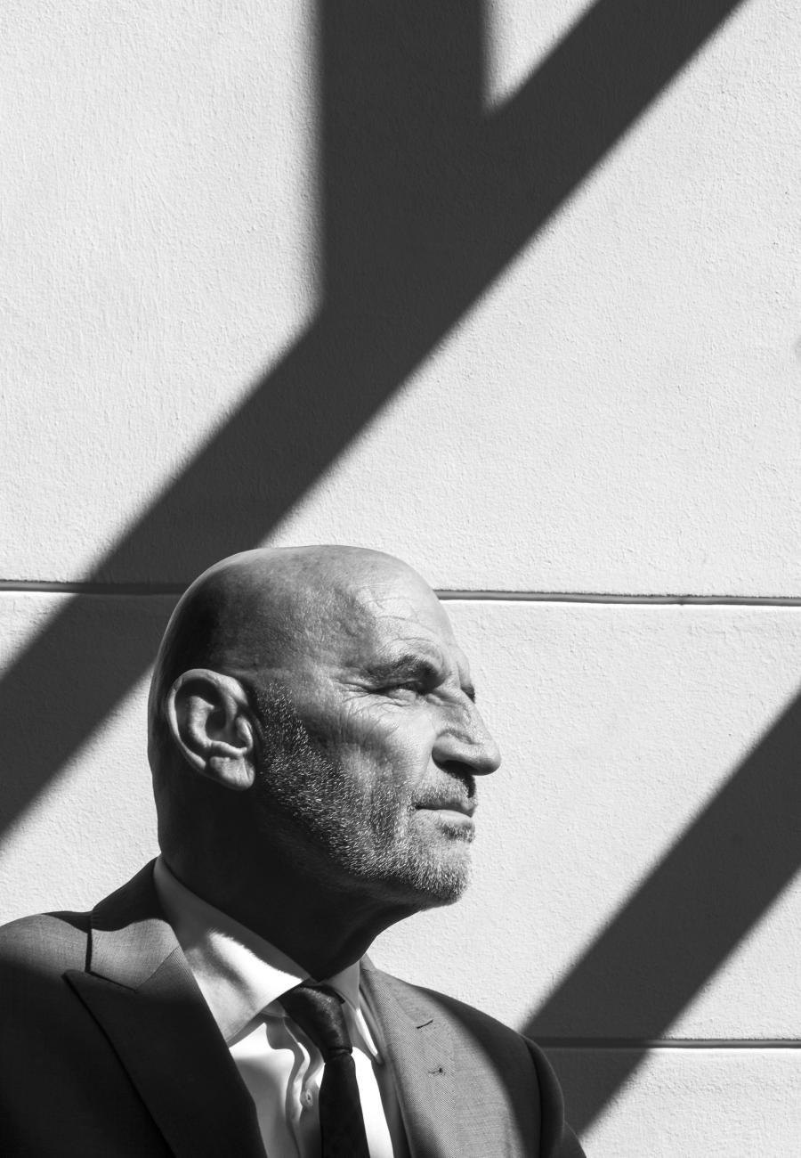 Portretfoto Daan Prevoo, burgemeester van Valkenburg.