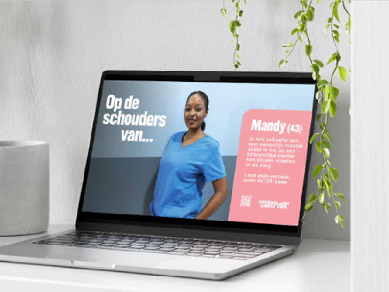 Foto van laptop met daarop een afbeelding voor de campagne 'Op de schouders van': een medewerkster in de zorg