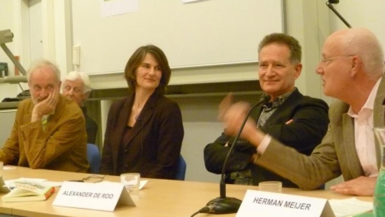 Van links naar rechts: Wim de Boer, Cor Ofman, Erica Meijers (gespreksleider), Alexander de Roo en Herman Meijer.