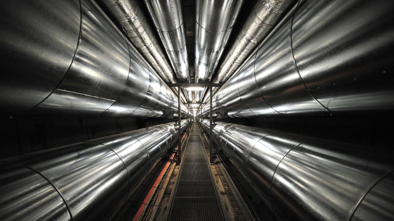 Tunnel voor stadswarmte, water en stadsgas in Kopenhagen, Denemarken. 